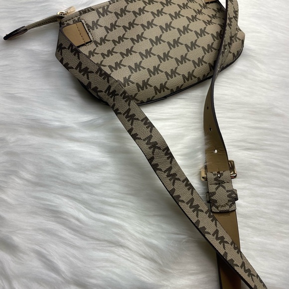 Michael Kors belt bag - Picture 9 of 12